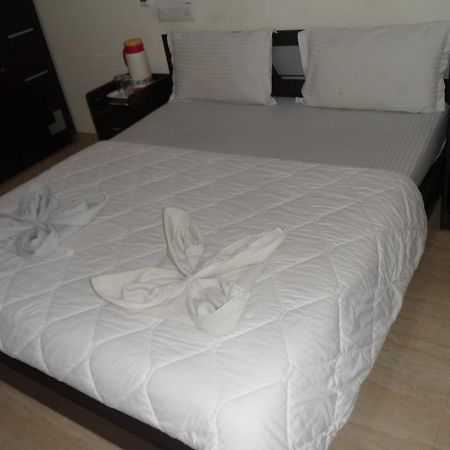 Hotel Rajdeep Inn Ahmadabad Zewnętrze zdjęcie
