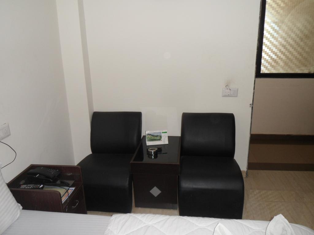 Hotel Rajdeep Inn Ahmadabad Zewnętrze zdjęcie